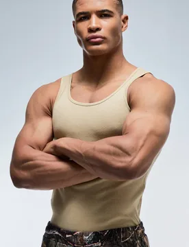 Herren Herren Aktiv Fitness Muskel-Schnitt Geripptes Unterhemd Light Khaki Größe Large - boohooMAN - FashionsVida
