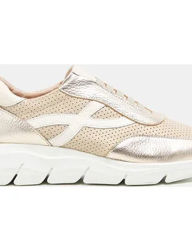 Deportivo con picadosen tono beiges - 24HRS - FashionsVida