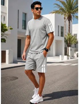 Set de 2 piezas Conjunto de verano único para hombres con estampado de rayas, que incluye camiseta de manga corta de cuello redondo y pantalones cort - Shein - FashionsVida