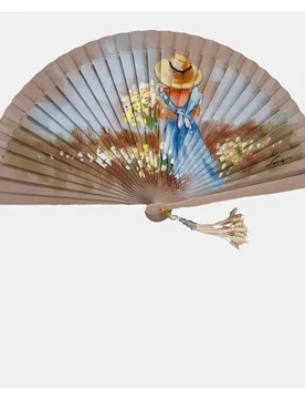 Abanico mujer en el campo - Abanicos Aire distinto - FashionsVida