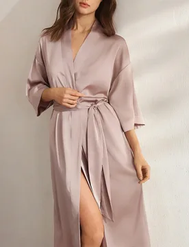 Bata cómoda y suave con aspecto de satén de manga media con cinturón, ropa de dormir para mujer - Shein - FashionsVida