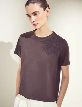 Camiseta de mujer manga corta con bordado de flor en hombro - Woman El Corte Inglés - FashionsVida