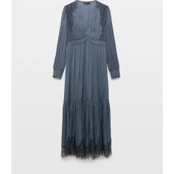 Vestido con detalle de blonda