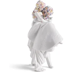 Figura joven pareja Amor II con flores