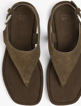 Sandalias planas de mujer de piel con cierre de hebilla en liso - Parfois - FashionsVida