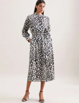 Satiniertes Raglankleid mit Stehkragen und Taillengürtel Weiß 36 - Seidensticker - FashionsVida