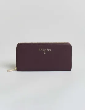 Portafoglio bordeaux in pelle effetto martellato con scritta logo e cerniera - Patrizia pepe - FashionsVida