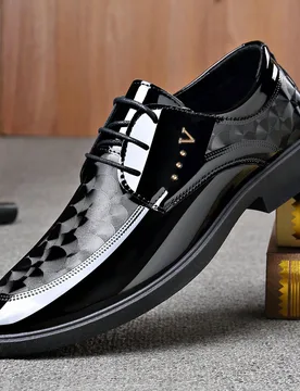 Zapatos de vestir casuales de cuero PU con estampado brillante para hombres, zapatos formales versátiles para bodas y negocios - Shein - FashionsVida