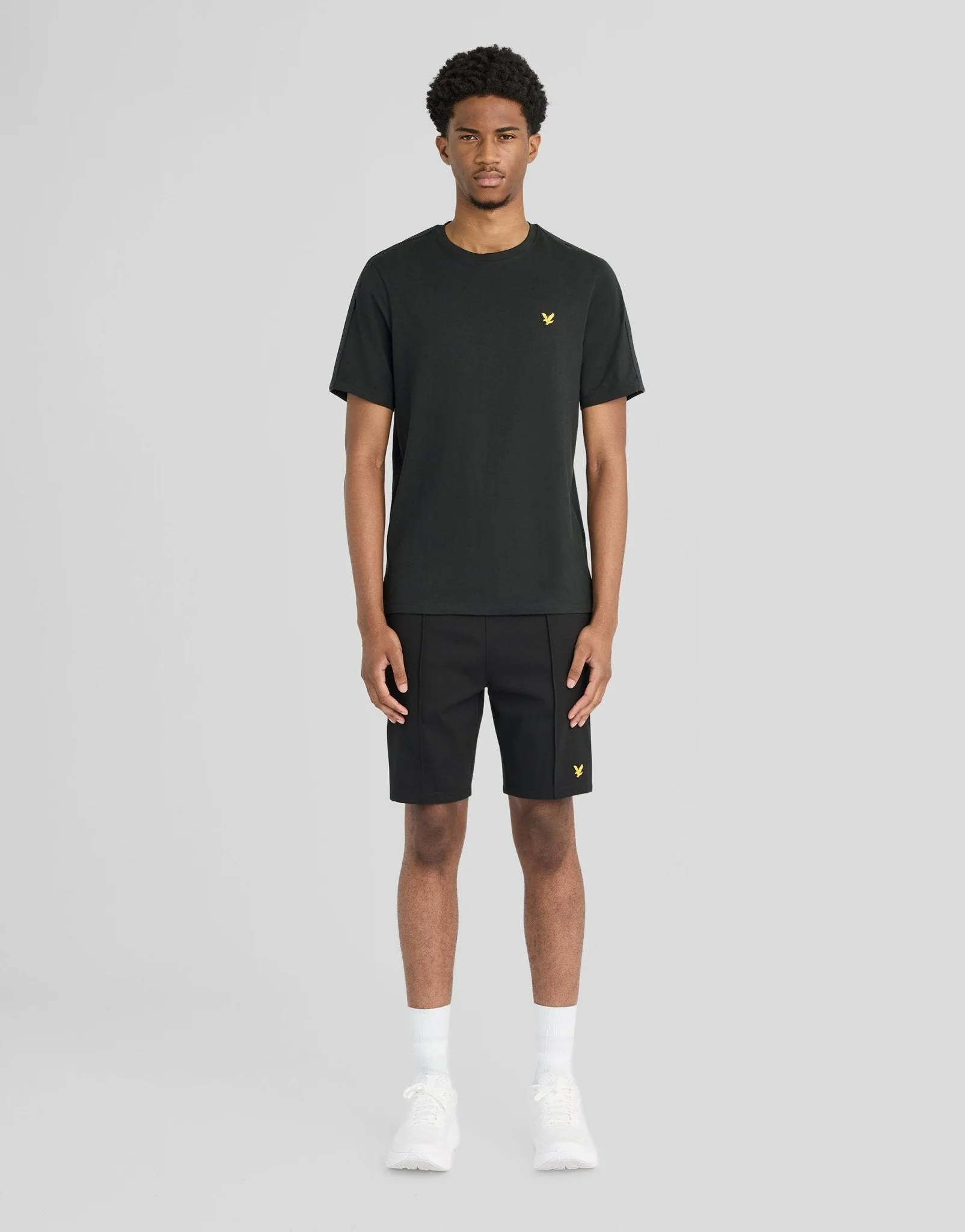Men's Padel Taped Shorts Jet Black - Lyle & Scott - FashionsVida