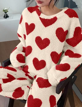 Conjunto de pijama de mujer con patrón de corazón y forro polar grueso, con top de manga larga y pantalones, conjunto de pijama de corazón para oto - Shein - FashionsVida