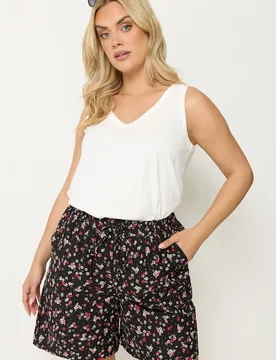 Women's Ditsy Floral Shorts in Black Size: 26-28 - Black - Size: 26-28 - Yours - FashionsVida