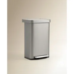 Cubo de basura con pedal