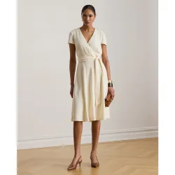 Vestido midi cruzado con cinturón