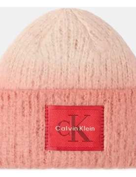 Gorro con logo grande - Calvin Klein - FashionsVida