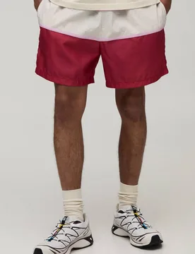 Herren Locker Geschnittene Kurze Nylon-Shorts Mit Streifenpanel Red Größe Medium - boohooMAN - FashionsVida