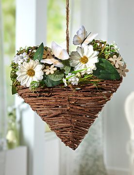 Hängedeko Rattanherz mit Blüten