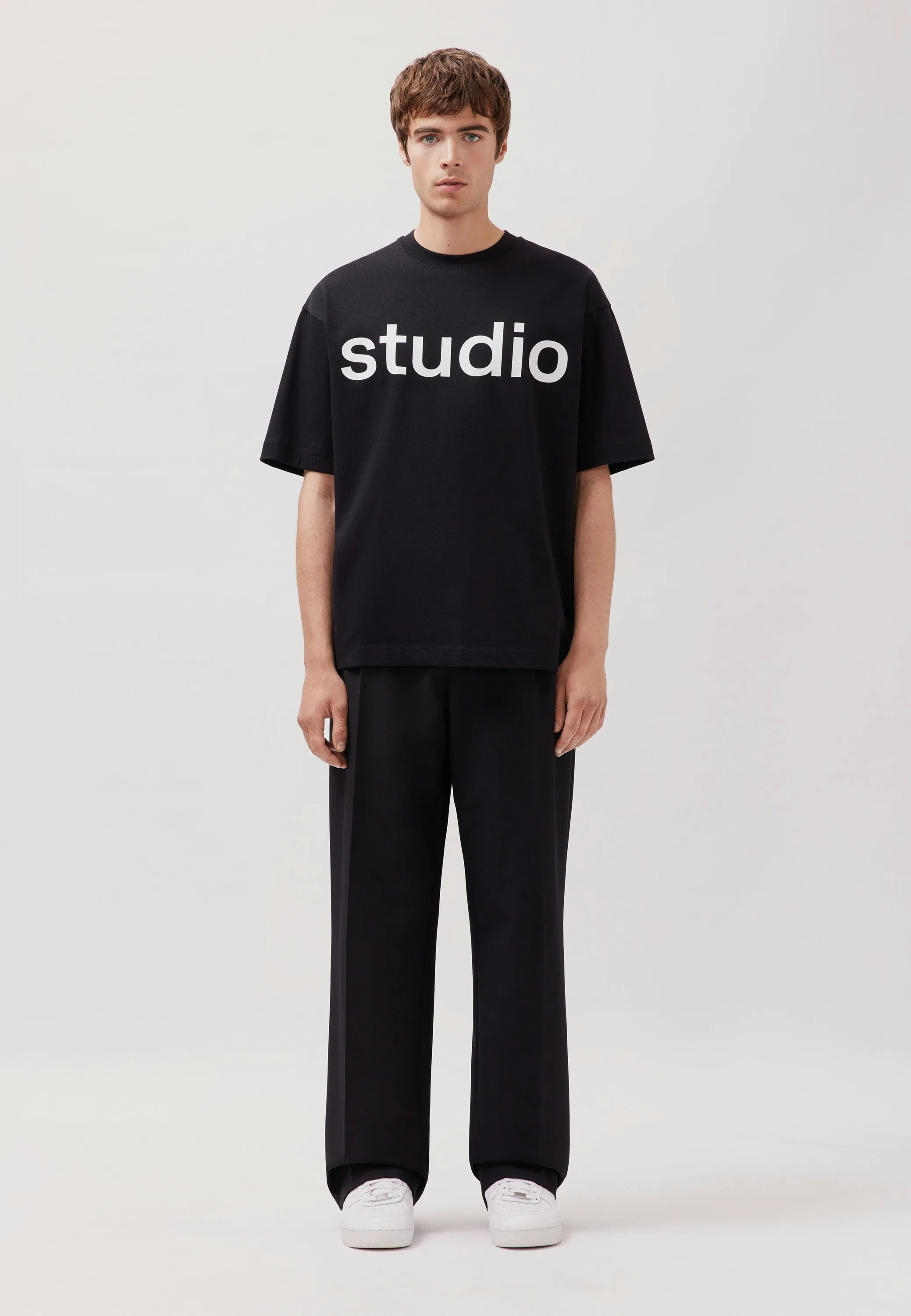 Oversized T-Shirt mit Studio Logo Schwarz S - Seidensticker - FashionsVida