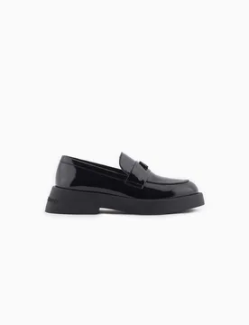 Mocassini in vernice Exchange neri con suona over e logo - Armani - FashionsVida