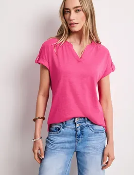 T-Shirt mit Split Neck und Knopfdetails female Pink