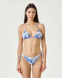 Bikini bianco a stampa palme azzurra con top a triangolo e slip con laccetti sottili