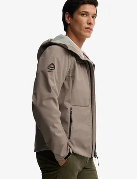 Superdry Herren Softshell Trekker Jacke mit Kapuze Khaki - Größe: XL - 109.99 - FashionsVida