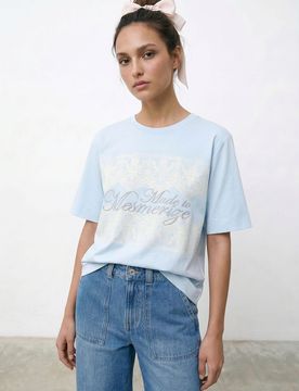 T-shirt in cotone con applicazione in pizzo e ricamo - blu pallido