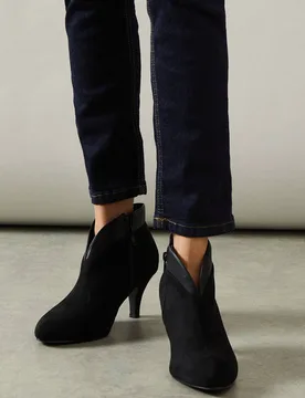 Women's Wide Fit Ashleigh Pointed Shoe Boots in Natural Black Size: 4 - Natural Black - Size: 4 - Wallis - FashionsVida