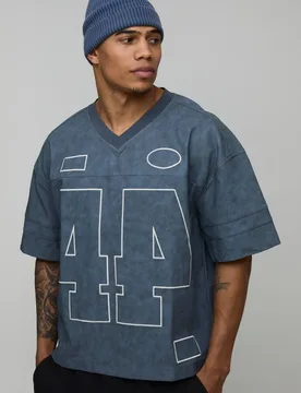 Herren Übergroßes Gewaschenes PU Varsity Hockey T-Shirt Blue Größe Large - boohooMAN - FashionsVida