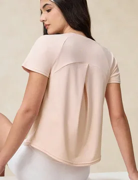 Camiseta de mujer para exteriores de color rosa sólido, para gimnasio, yoga, entrenamiento, con protección UV, tacto fresco y pliegue cruzado de man - Shein - FashionsVida