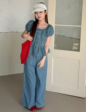 Conjunto informal de niña preadolescente de top de mezclilla con cuello de escote, mangas abullonadas y peplum, y pantalones vaqueros de pierna ancha - Shein - FashionsVida