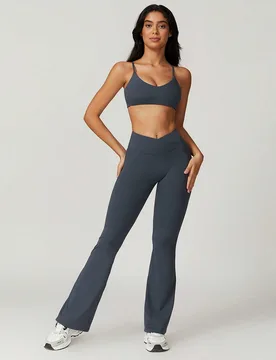 Conjunto de top de yoga ajustado y pantalones largos casuales para mujer, atuendo deportivo de alta elasticidad para correr, conjunto de ropa de yoga - Shein - FashionsVida