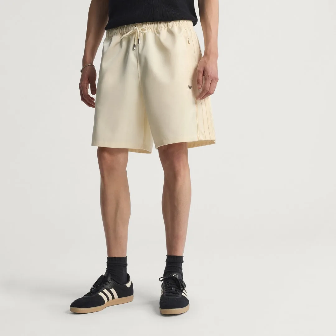 Adidas Premium Shorts L Cream White - Adidas - FashionsVida