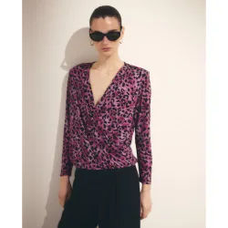 Camiseta de mujer de manga larga cruzada con estampado animal