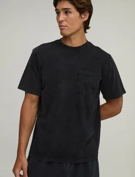 Herren Essential Gewaschenes Normal Geschnittenes T-Shirt Mit Brusttasche Black Größe XS - boohooMAN - FashionsVida