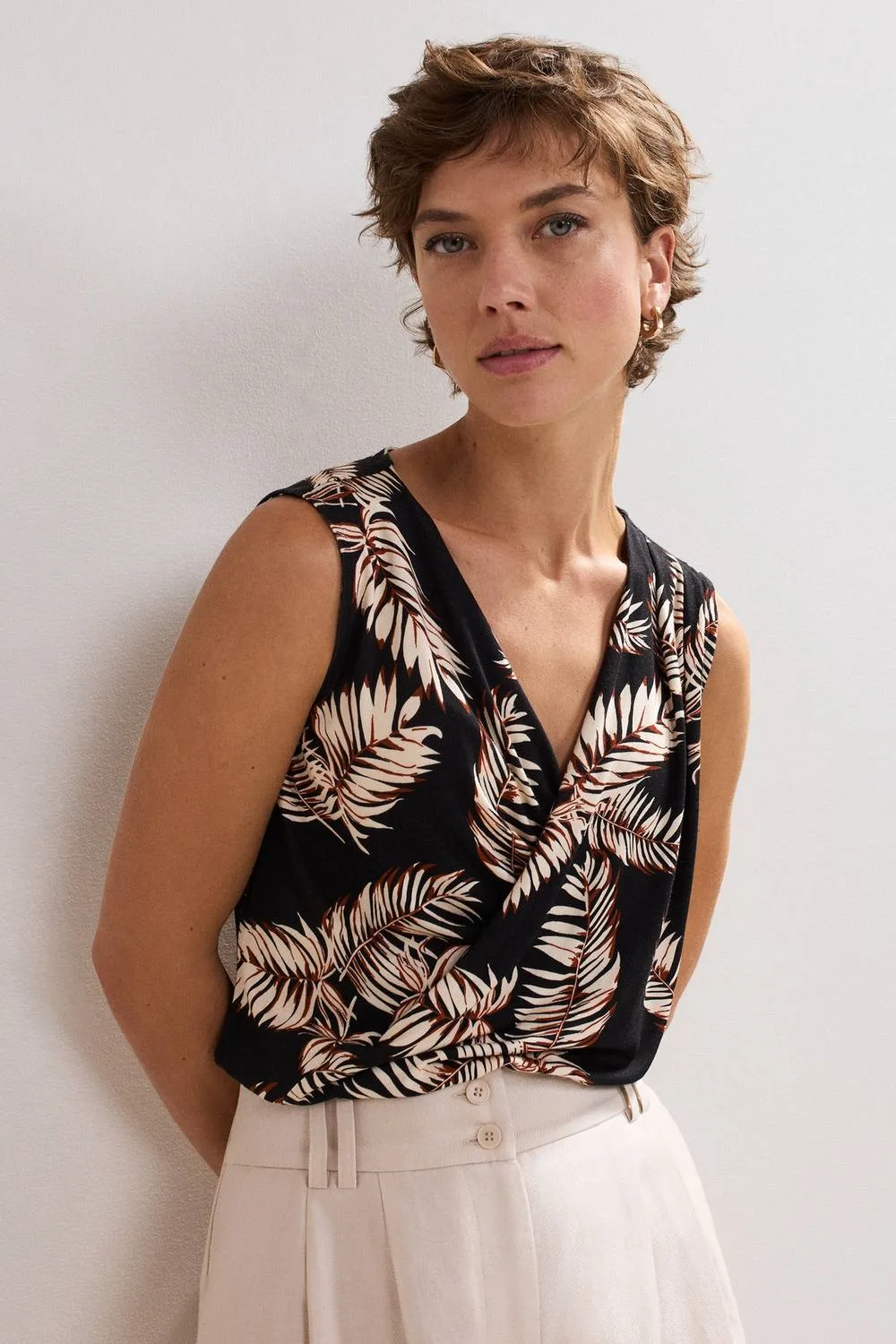 Sutton V-Neck Printed Top - Black - Size: 10 - Phase Eight - FashionsVida