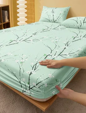 Pieza Falda de cama con patrón de flor de ciruelo verde, Protector de colchón con patrón de rama de árbol, Funda de colchón para el Día de San V - Shein - FashionsVida