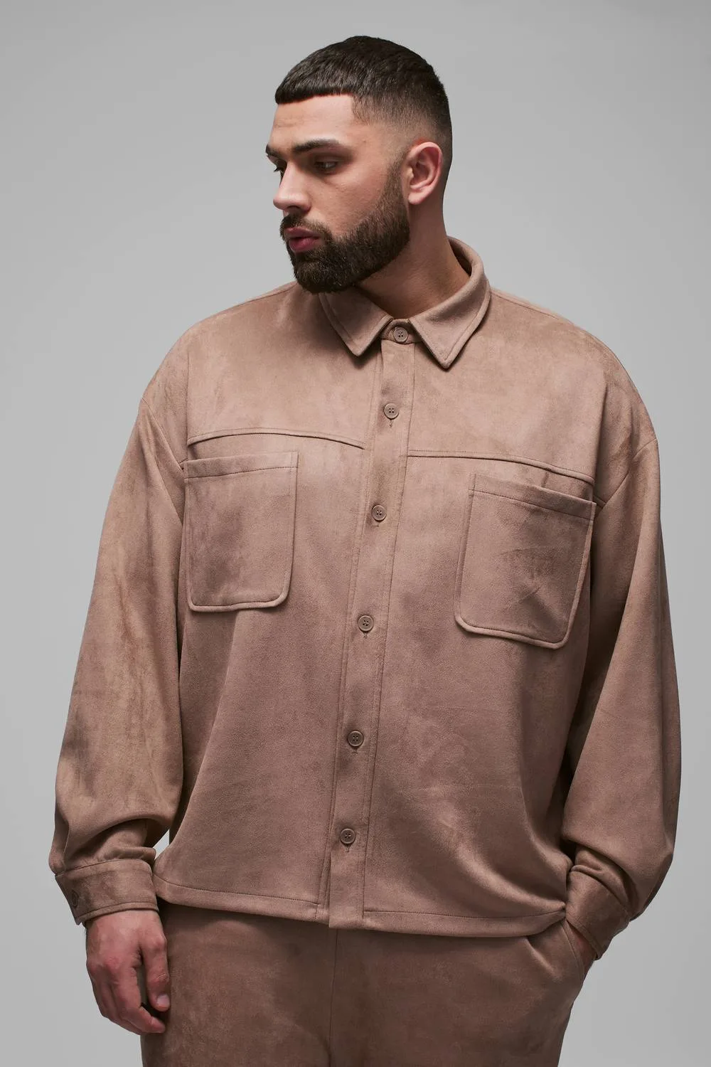 Herren Plus Kunstwildleder Oversized Hemd Taupe Größe 3XL - boohooMAN - FashionsVida
