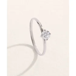 Anillo de oro y diamantes