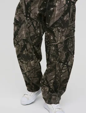 Herren Balloon Forest Camo Cargo Hose Khaki Größe 36 - boohooMAN - FashionsVida