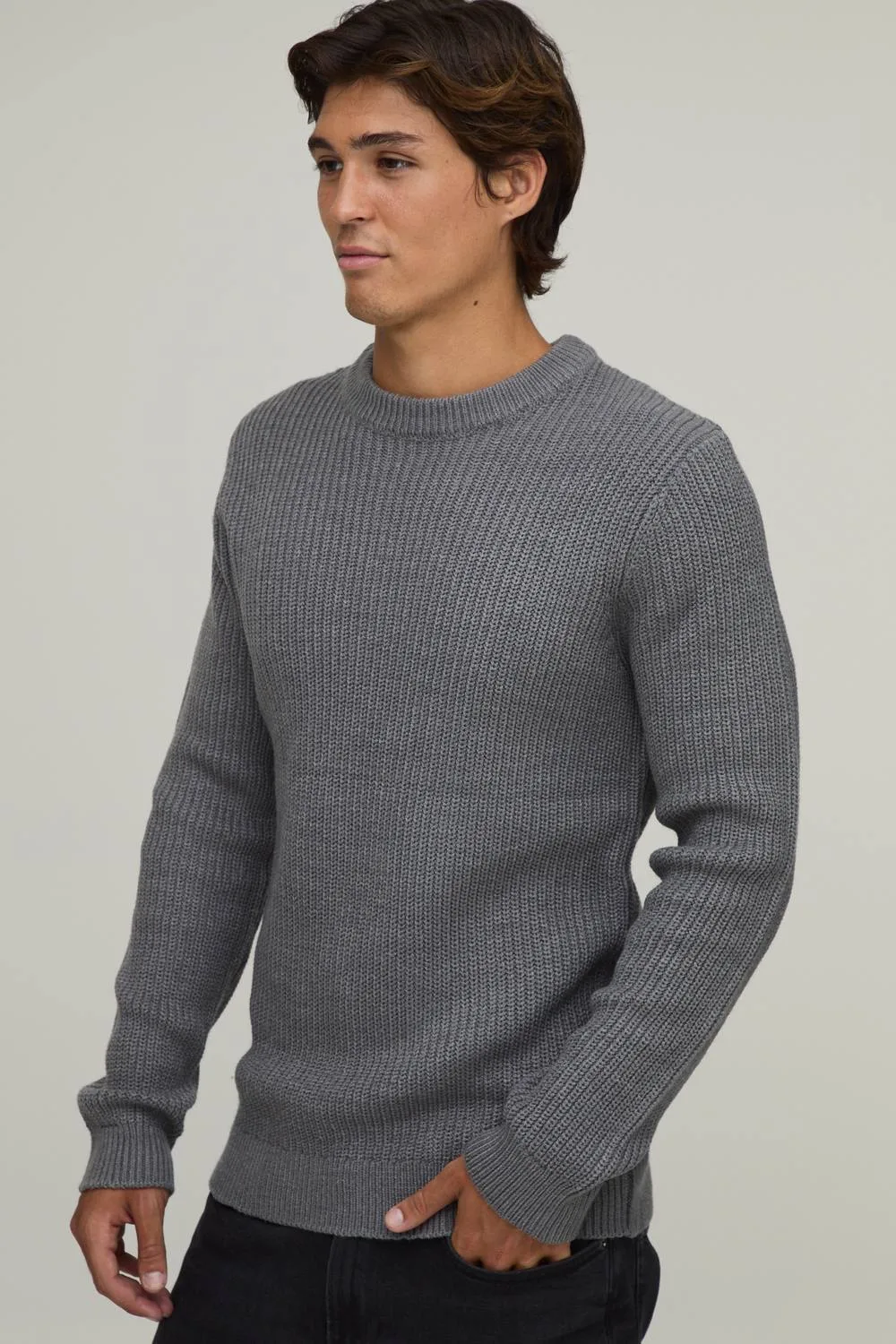 Herren Muskelbetonter Gerippter Strickpullover Charcoal Größe Medium - boohooMAN - FashionsVida