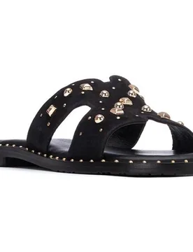 Sandalias planas de mujer de piel con tachas - Carmela - FashionsVida