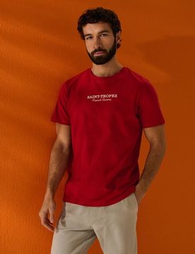 T-shirt in cotone con scritta Saint-Tropez - rosso