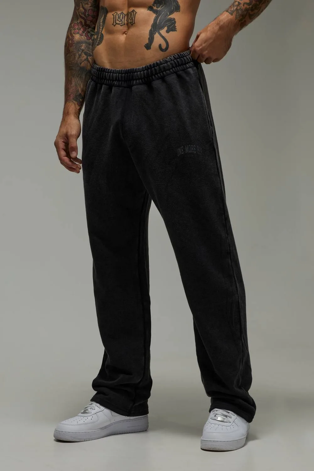 Herren One More Rep Gewaschene Gerade Jogginghose Black Größe Large - boohooMAN - FashionsVida