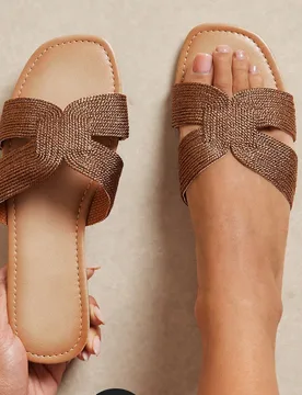 Sandalias planas de PU tejido cómodas y minimalistas de ajuste ancho para mujer, esenciales de viaje para el verano - Shein - FashionsVida