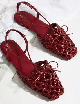 Sandalias planas de punta cuadrada con lazo tejido a mano, color rojo vino, zapatos de verano - Shein - FashionsVida