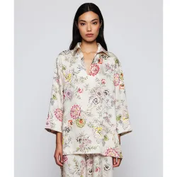 Blusa de mujer fluida con estampado floral