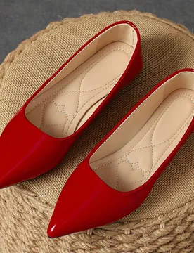 Bailarinas de punta fina con diseño de moda en verde menta, morado, champán, rojo, amarillo, negro - Cómodas zuecos casuales para uso en exteriores - Shein - FashionsVida