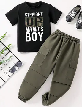 Conjunto de camiseta de manga corta con cuello redondo y estampado de letras, y pantalón cargo para niños preadolescentes - Shein - FashionsVida