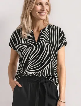 Blusenshirt mit Split Neck und Leo-Muster female Schwarz - Street One - FashionsVida