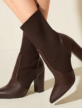 Botas de tacón grueso de media pantorrilla con puntera puntiaguda y elástico de tela marrón para mujer, adecuadas para ir al trabajo, citas, fiesta - Shein - FashionsVida